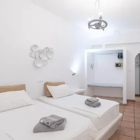 Madaky Naousa (Paros)