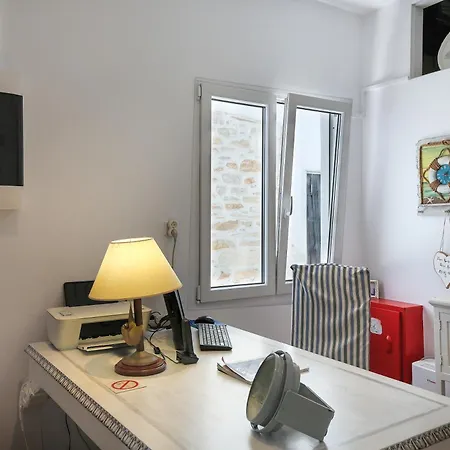 Madaky 3* Naousa (Paros)