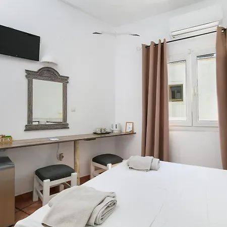 Madaky Naousa (Paros)