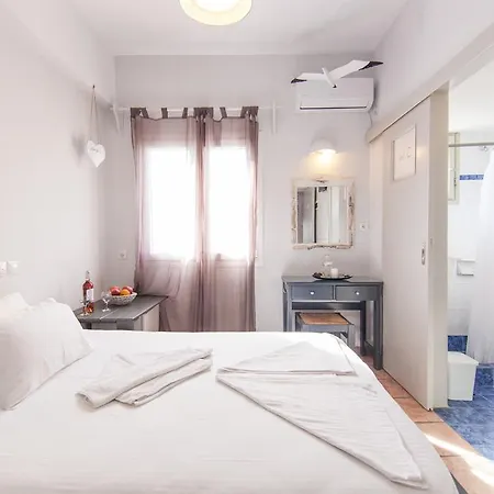 Madaky 3* Naousa (Paros)