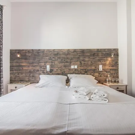 Hotel Madaky Naousa (Paros)