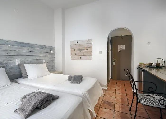 Ξενοδοχείο Madaky 3*